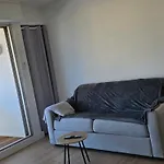Joli Carnon, Wifi 7min Airport Appartement *