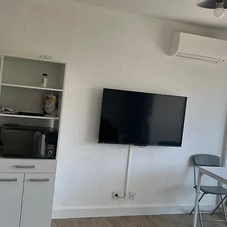 Apartamento Joli Parking Free, Wifi 7min Airport