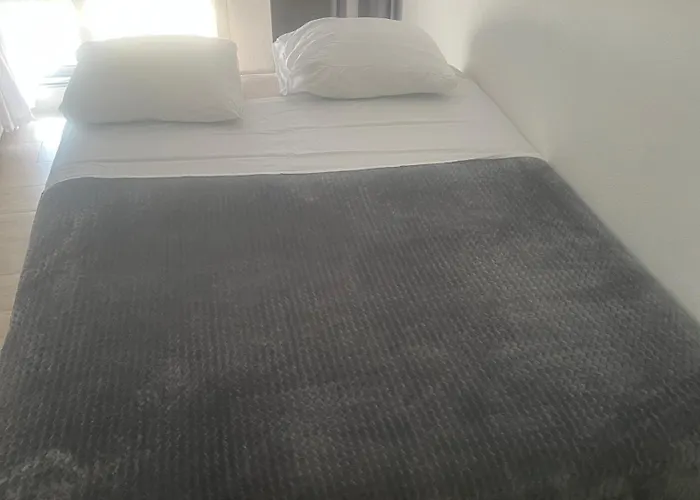 Joli Carnon, Wifi 7min Airport Apartamento *